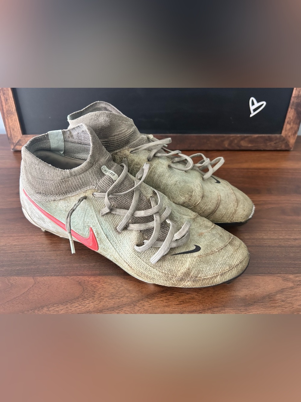 Nike phantom Luna adult size 2 soccer cleats